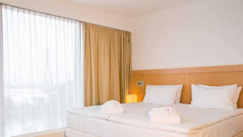 Riga Islande Hotel With Free Parking Buitenkant foto